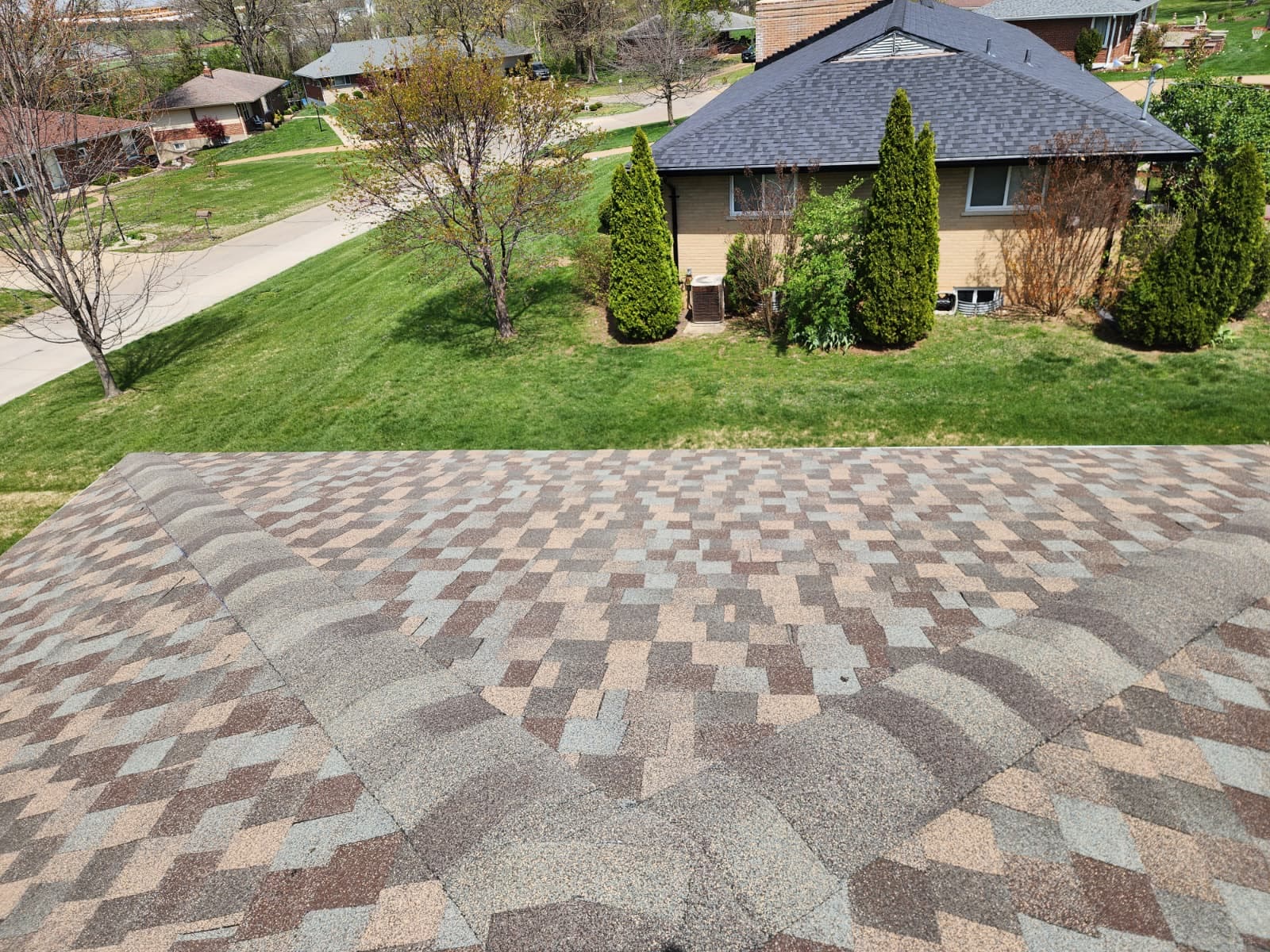 Completed architectural shingle roof on a Jefferson County home